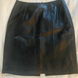Size 6 Croft and Barrow lambskin leather skirt